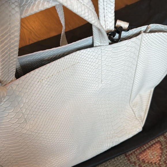 Ampersand as Apostrophe - Picture 4 of 5